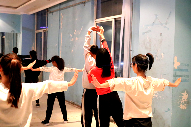 经济与管理学院于第六届健美操联赛中喜获佳绩