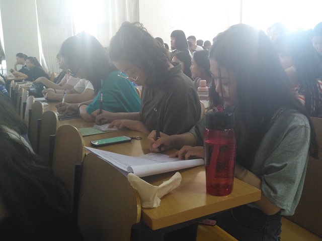 【主题团日】青春寄语——淬炼商学院2017级财管专业开展主题团日活动