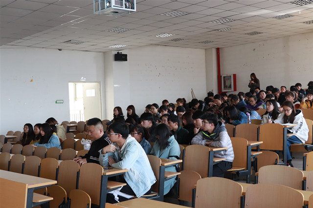 【辅导员说完满】初心不变 砥砺前行——经济与管理学院 2017级主题年级会