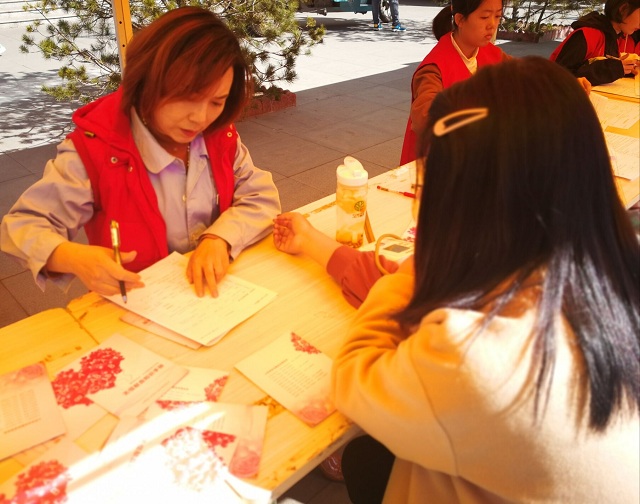 【社团快讯】血融我心 情暖我身——大学生红十字会举办爱心献血活动
