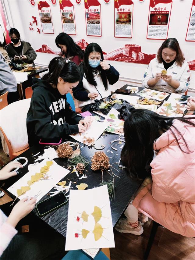 【完满班级】抓住秋的尾巴 留住秋的身影——经济与管理学院2205班完满班级活动