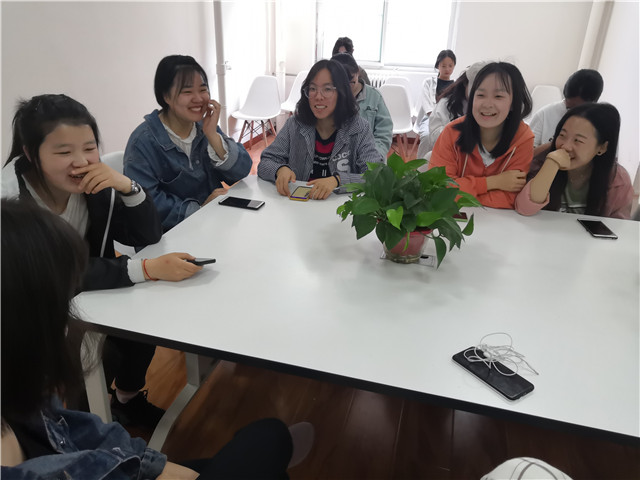 【完满班级】展现风采 靓出奇迹——外国语言文学系英语1805班、英语1806班5月完满班级活动