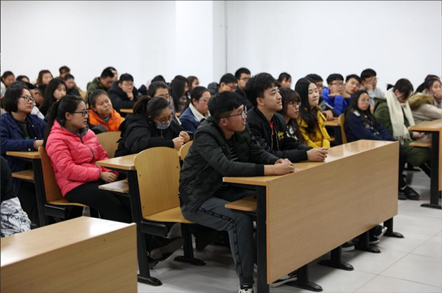 【辅导员说完满】跨越千山万水 看到不一样的自己——经管系辅导员说完满“竞技体育”分享会