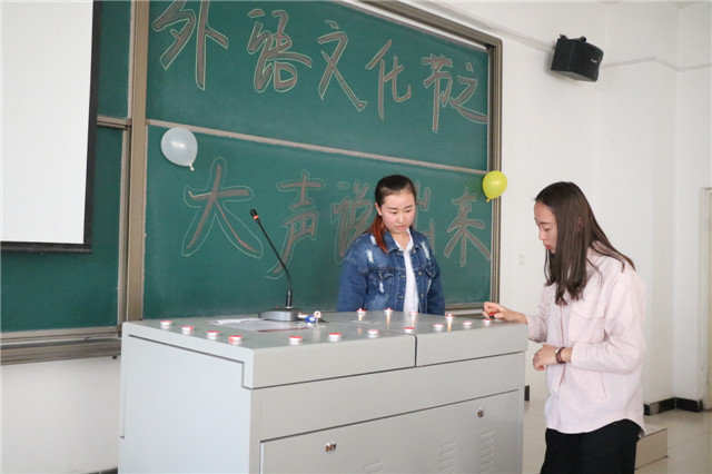 中英交汇 群英荟萃——外语系开展第五届外语文化节之“大声说出来”活动