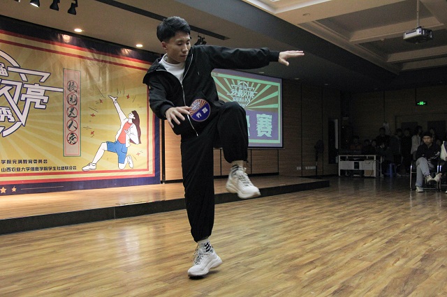 【达人秀】第八届“我最闪亮”信院达人秀十强专访：舞动吧！达人