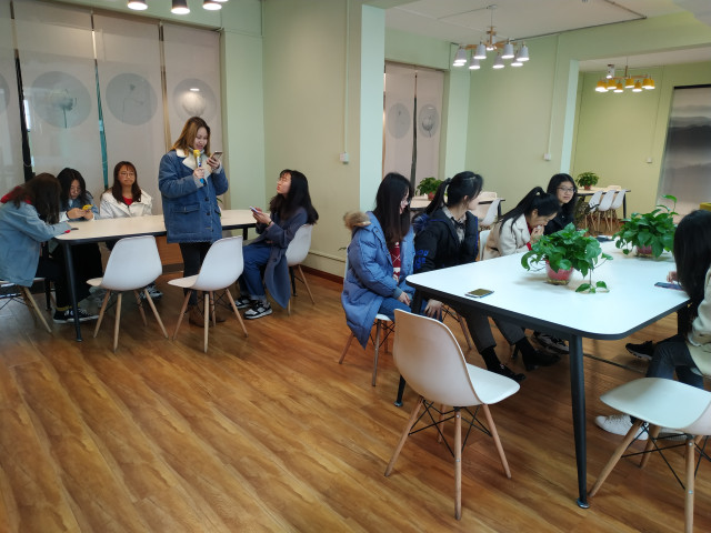 【完满班级】学雷锋献爱心 文明看我行——外国语言文学系英语1803班、英语1804班3月完满班级活动