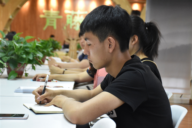 【院长接待日】合理规划 铸就你我——大数据学院、信息工程学院开展院长接待日