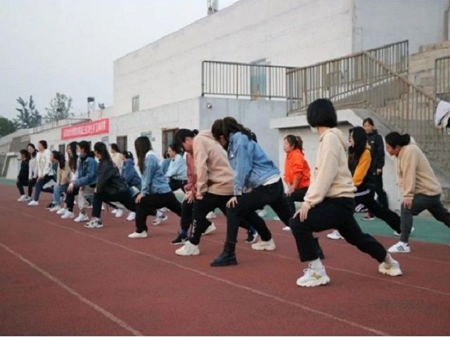 【完满班级】“感受运动魅力”——艺术传媒学院视觉1701户外打卡活动