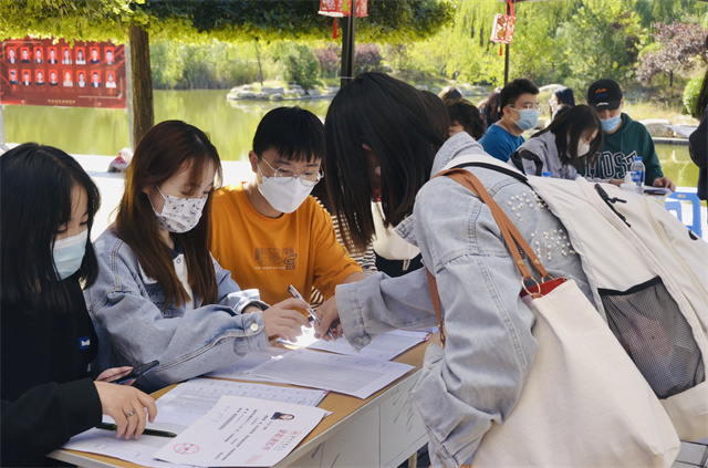 【迎新纪实】一见倾“新” 淬炼满怀爱意只为你来——淬炼·国际商学院迎新实录