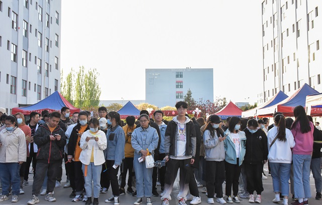 有“杏”邂逅于春 与你共铸童年时光——第118期乌马河周末文化广场