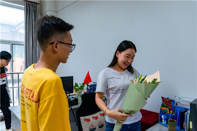 莘莘学子心 真情谢师恩