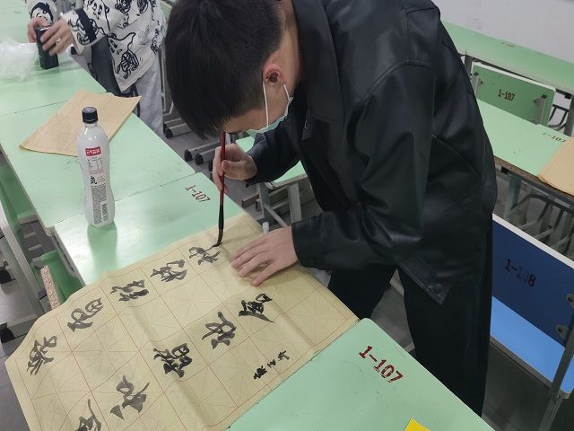 【完满班级】落笔留墨 书写雷锋精神——环设1803班雷锋主题毛笔字书法大赛