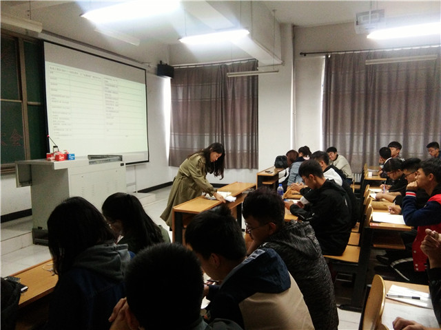 【辅导员说完满】秋池渐涨 秋叶渐黄 完满工作再创辉煌——完满班级第五季机电工程系举办2017级班委大会