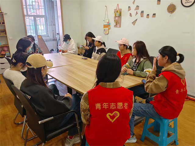 世界由你们而美丽 生命由你们而完美——远景学院志愿服务部女神节合影活动