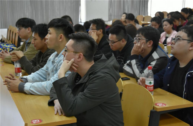 【辅导员说完满】未来 你准备好了吗？——“不忘初心 砥砺前行”经管系2015级就业宣讲会