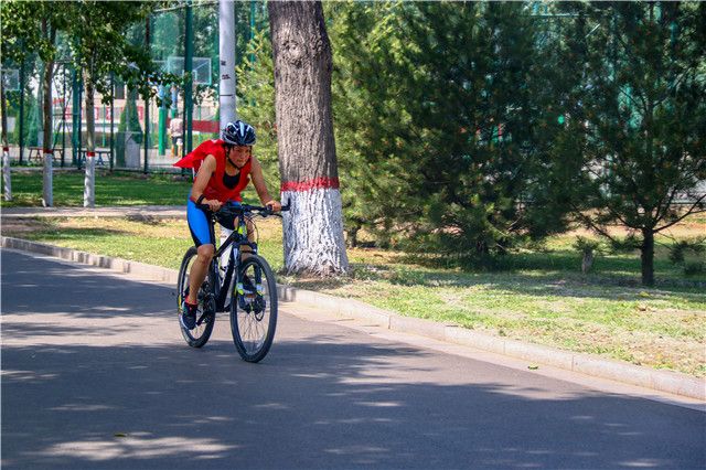 体力与耐力的较量 第七届“至强杯”铁人三项精英赛顺利举办