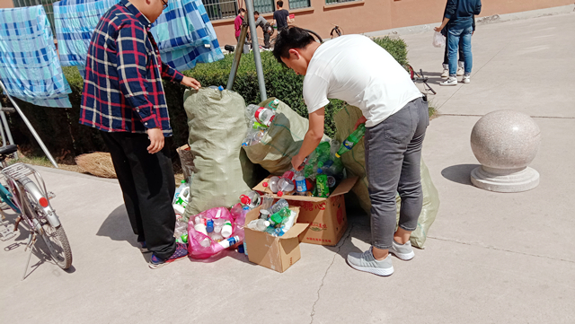 【完满班级】收的是小瓶子 献的是大爱心——软件1801班完满班级活动