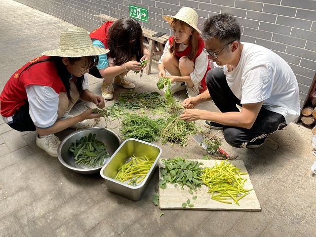 【三下乡】走进田间忆苦思甜 绽放青春使命在肩——大数据学院、信息工程学院“乡村振兴·青年先行”实践团暑期社会实践纪实(五)