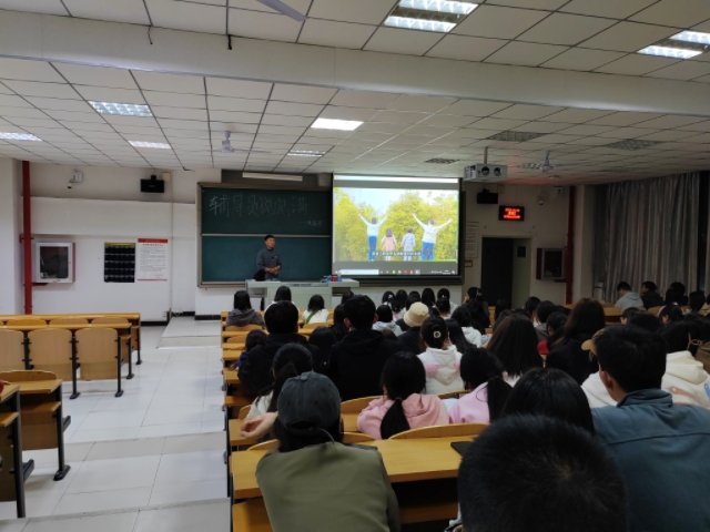 【辅导员说完满】你们是我最想珍惜的人——淬炼·国际商学院2022级辅导员说完满活动
