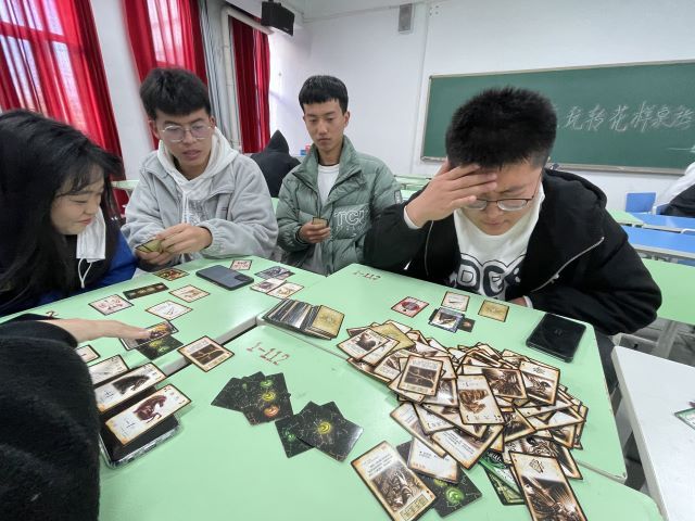 【完满班级】调节生活节奏 玩转花样桌游——艺术传媒学院数字媒体2002班举办桌游活动