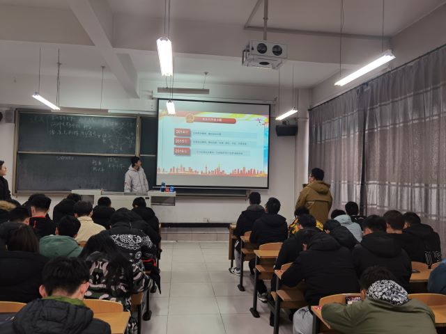 【主题团日活动】12·4 宪法——机制2004班团日活动