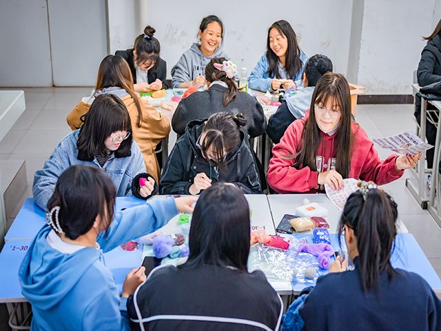 学长计划第912期:艺家人戳了戳你 在线召唤容嬷嬷——艺术传媒学院“传世芳华 惠泽后人”艺彩论坛系列活动第三十五期
