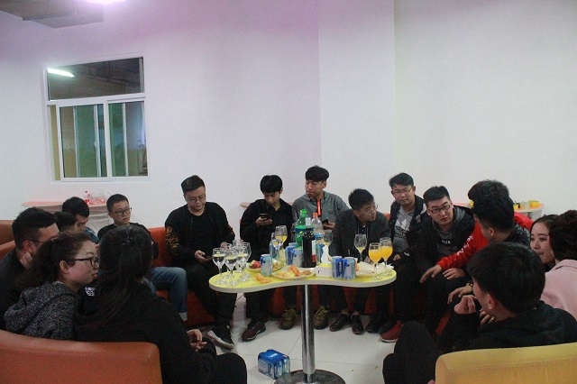 醉美远景 邀您共赏——远景学院举办“在·17青春”迎新酒会