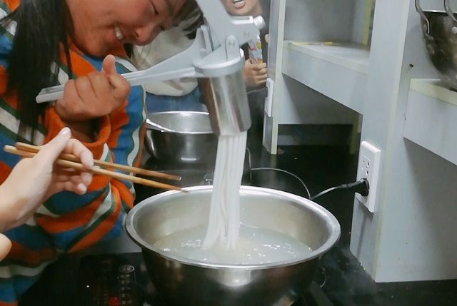 【完满班级】美食与爱 不可辜负——食品与环境学院食品1701班果蔬水分测验