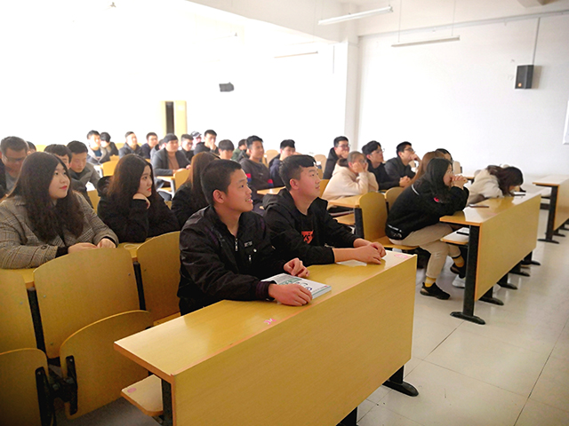 【完满班级】赠人玫瑰 手有余香——软件工程1804班“多一个雷锋多一份关爱”完满活动