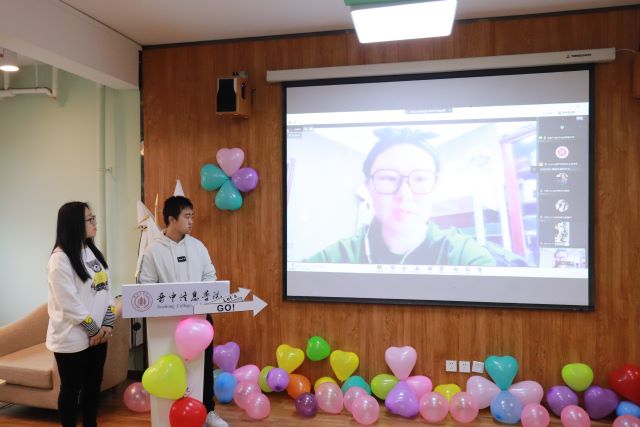 “记”录盛世繁华景 聚焦璀璨幕后“者”——“展记者‘经’彩,‘食’校媒记忆”记者节活动