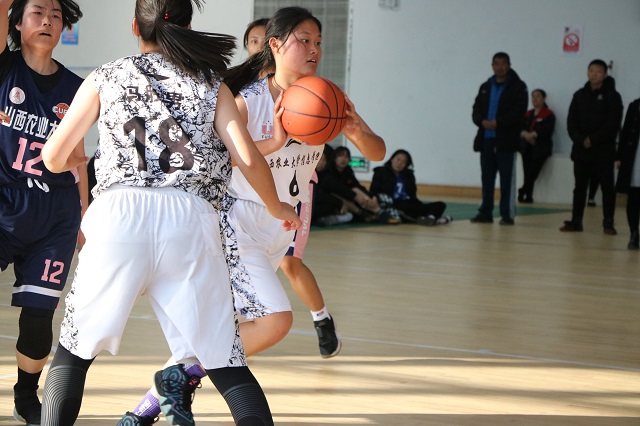 闪光的信院第248期:篮球女孩刘丁源用坚持诠释热爱