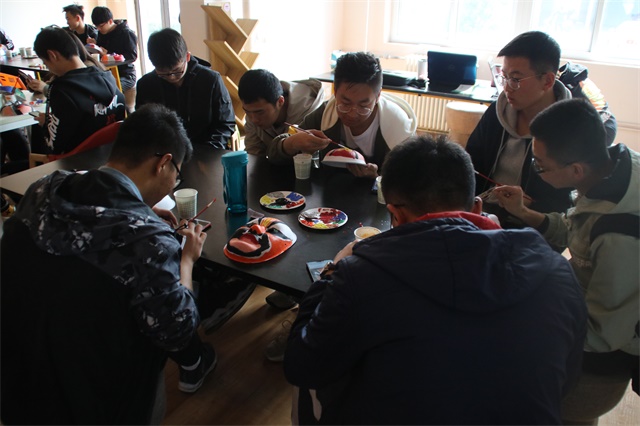 手绘京剧脸谱 领略非遗之美——智能工程学院第二届“绘京剧脸谱 扬国粹精神”绘脸谱大赛