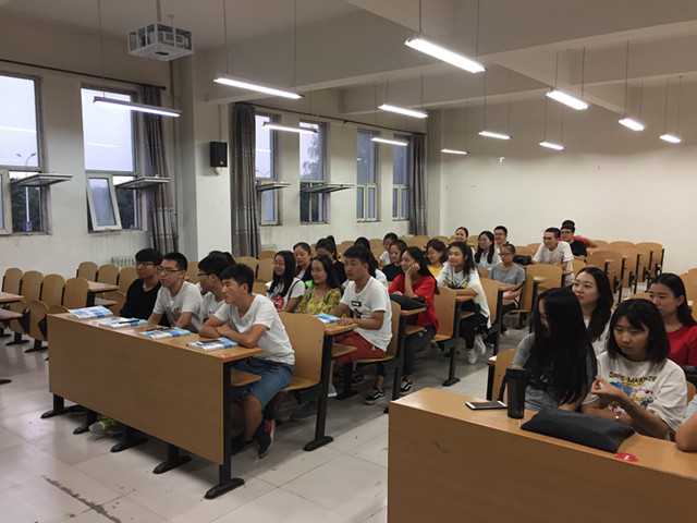 【完满班级】玩转嘻哈 说给世界听——淬完炼商学院“艺”动青春主题活动（四十）