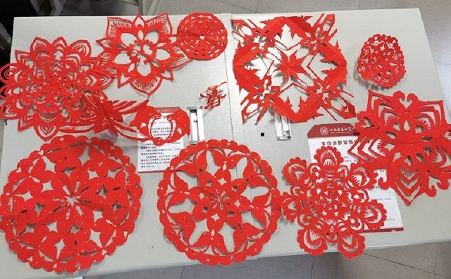 【完满班级】龙腾之上 脉动青春——艺术传媒学院视觉2004班剪纸完满班级活动