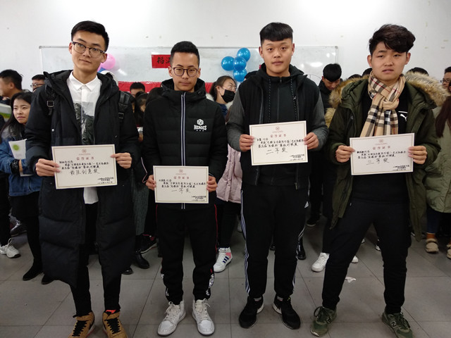 品平仄韵 赏残缺美——艺术传媒系第五届“传媒杯”剪纸对联展