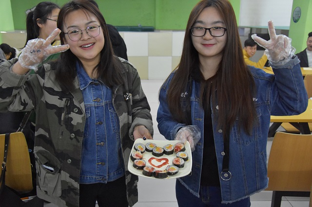 【完满班级】匠心制作 是美食还是艺术品——经管1602班举办“舌尖上的美味，给你别样的温暖”活动