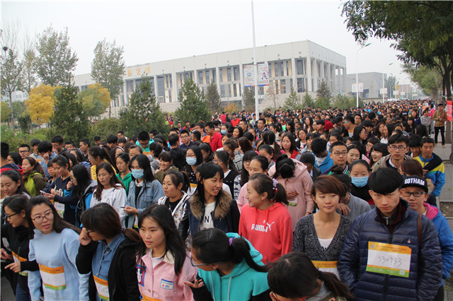 我院2015康宝莱·全国大学生迷你马拉松公益挑战第二期“牵手跑”成功举办