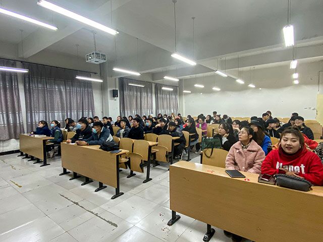 守信重诺 立足社会——艺术传媒学院视觉2003班资助诚信、防骗金融知识宣教主题班会