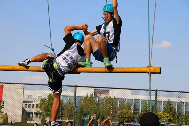 第八届“阳光杯”户外拓展大赛顺利举办