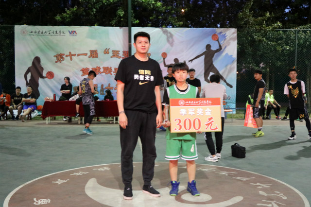 飞扬篮球 青春赛场——第十一届“至强杯”篮球联赛