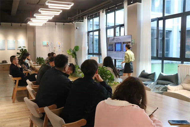 熠熠秋日共奔赴 研学拾趣促完满——沙漠研学之坚守完满如磐初心 奋楫完满致远笃行