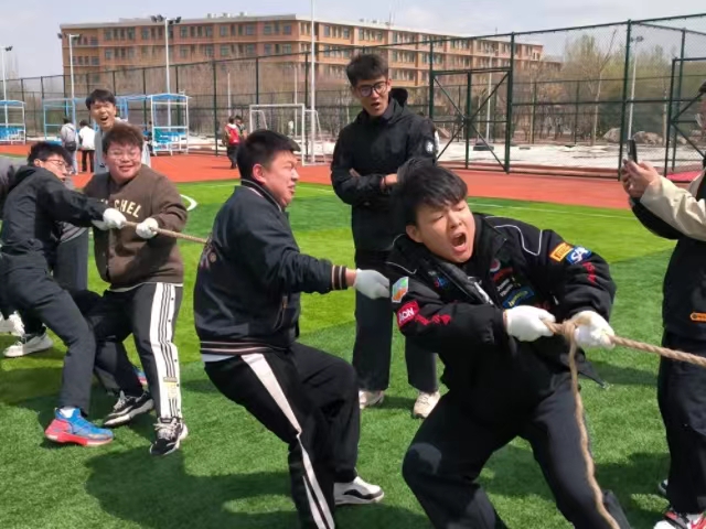 凝心聚力 团队协作——淬炼·国际商学院举办班级拔河比赛