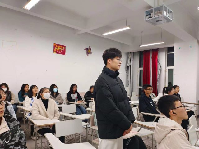 欣赏电影 感悟人生——大数据学院、信息工程学院计科2205班完满团支部活动