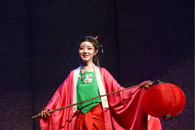 闪光的信院第241期：聆听他们与戏剧的所有故事