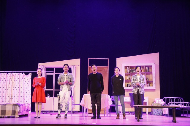 原创现代都市情感话剧《如果·我不是我》在乌马河剧院倾情上演