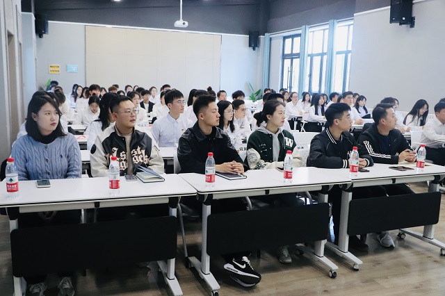 【青马工程】凝“青”聚力务实笃行 “马”不停蹄再启新程——经济与管理学院“青马工程”开班仪式