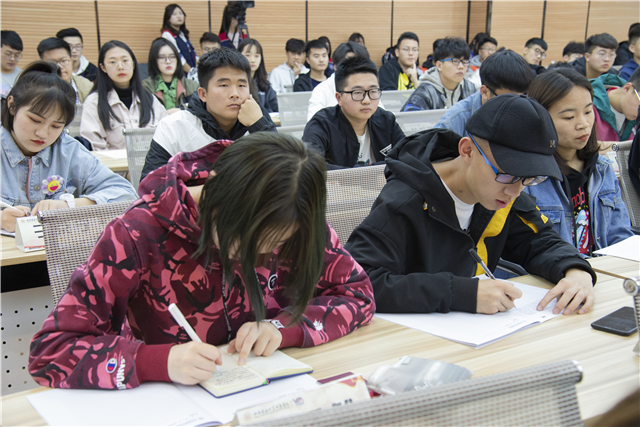 聚焦中国的海权与海军 感悟岁月静好背后的负重前行——“青马工程”完满教育学生骨干培训计划第九期培训班第四期讲座