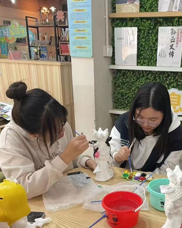 【完满团支部】彩绘石膏 趣味无穷——淬炼·国际商学院审计2302班完满团支部活动