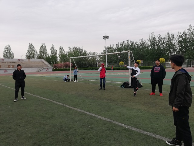 【完满班级】游戏碰撞 唤醒童心——数据1801班“经典重温 回味童年”举办沙包游戏活动