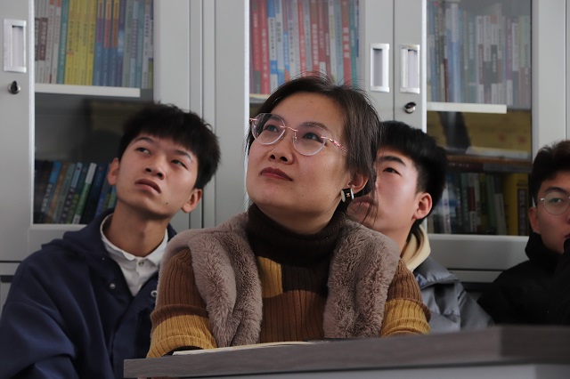 收拾行囊 聚力谱新章——经济与管理学院开展期末总结座谈会